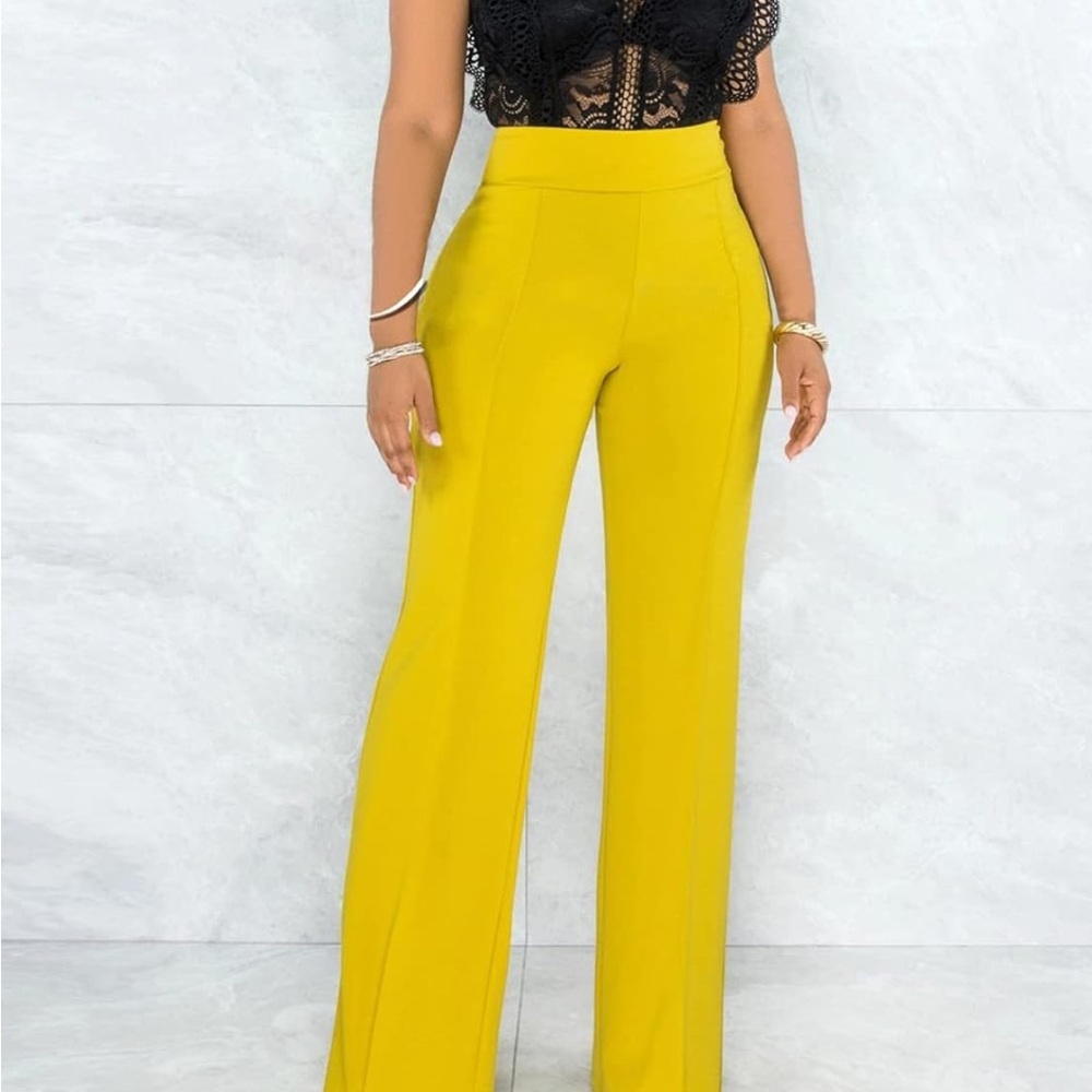 NWOT Women's Yellow High-Waisted Pants